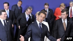 Arhiva, francuski predsednik Nicolas Sarkozy sa liderima članica EU na Samitu u Briselu u junu ove godine