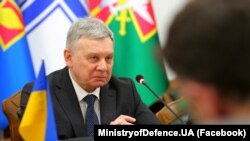 «Техніка РФ все ще залишається поблизу нашого північного кордону», каже міністр оборони України