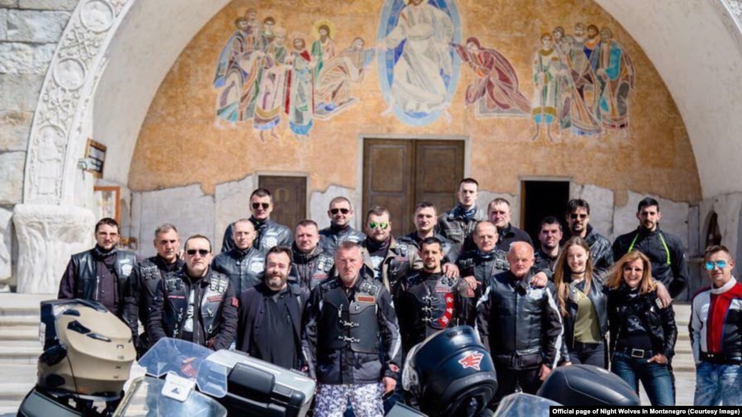 Moto grupa "Noćni vukovi" iz Rusije, široj javnosti poznati kao Putinovi bajkeri bliska je Kremlju i ruskom predsjedniku Vladimiru Putinu, a predvodi ih Aleksandar Zaldostanov. U Crnoj Gori su registrovani od 2015. godine. (Foto: "Noćni vukovi" u Crnoj Gori, 2018.)