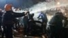 Полиция Стамбула пытается подавить протесты против ареста мэра Экрема Имамоглу