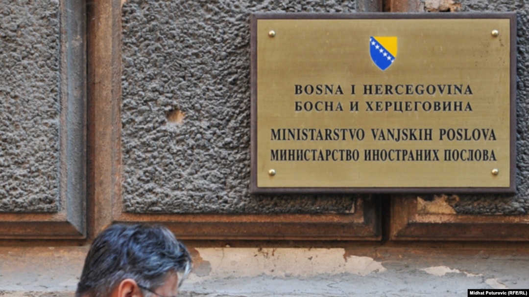 U diplomatsko-konzularna predstavništva BiH šalje pripravnike, ali i biznismene poput uzgajivača pilića ili upravnika kamenoloma, ilustrativna fotografija