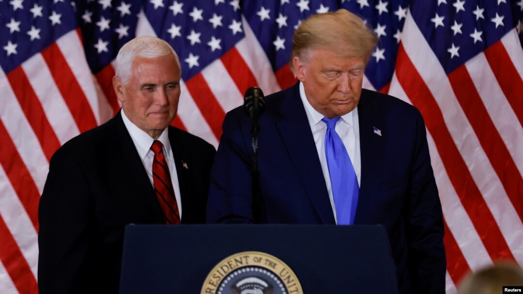 Majk Pens (Mike Pence) i Donald Tramp (Trump) 