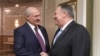 Олександр Лукашенко (зліва) зустрівся з держсекретарем США Майком Помпео у Мінську в лютому