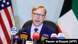 برایان هوک در کویت. دوم تیر ۹۸