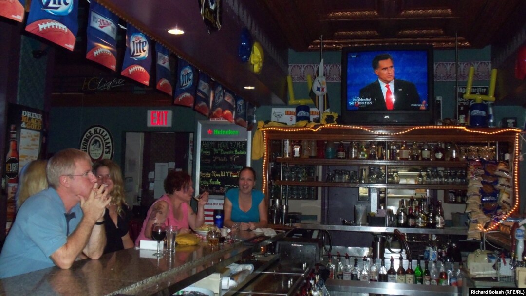 The scene at Froehlich's in Steubenville, Ohio during the debate on October 3