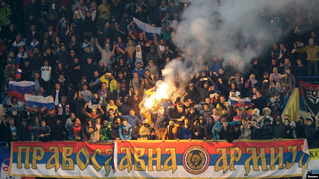 Navijači Rusije tokom kvalifikacijskog meča sa Crnom Gorom za Evropsko prvenstvo 2016, Podgorica, 2015. godine.