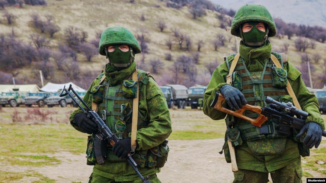 Окупація українського Криму. Російські військові у селі Перевальне, 4 березня 2014 року