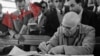 وقتی همه عکس‌ها روی میز باشد