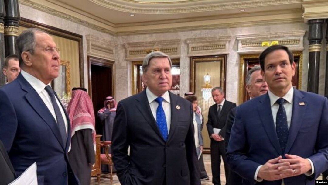 Slijeva nadesno: šef ruske diplomacije Sergej Lavrov, savjetnik ruskog predsjednika Vladimira Putina za vanjsku politiku Jurij Ušakov i američki državni sekretar Marco Rubio u Rijadu, Saudijska Arabija, 18. februara 2025.