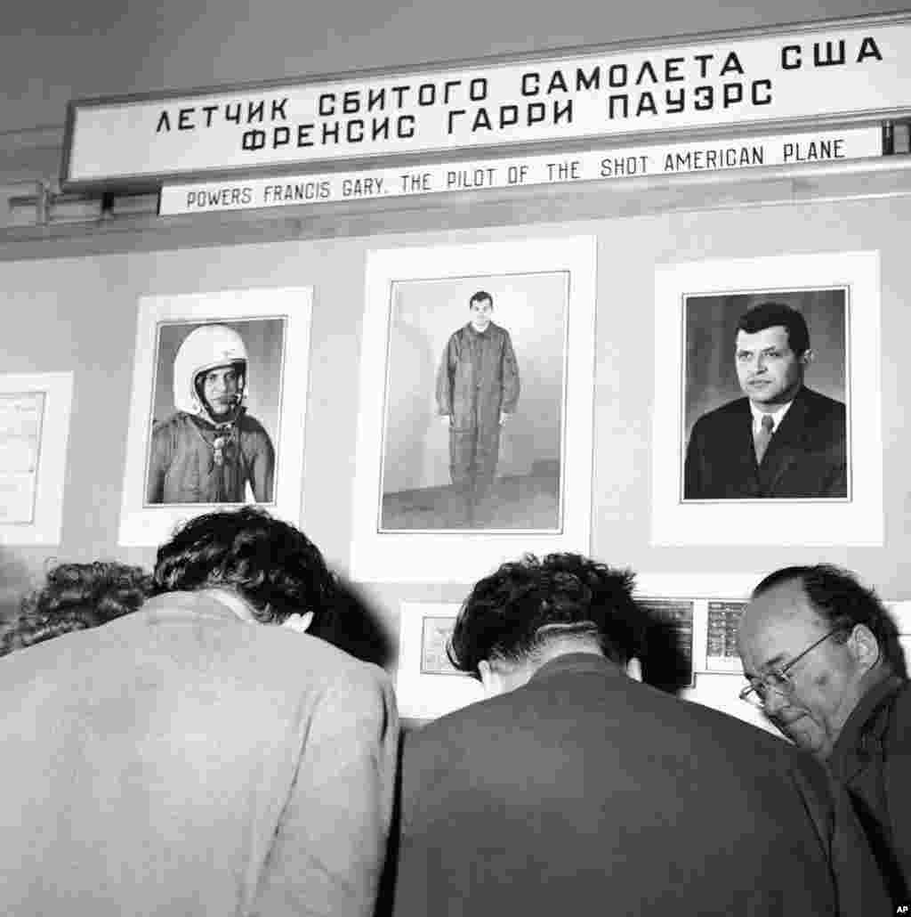 Фотографії Пауерса були виставлені на виставці в московському парку Горького 11 травня 1960 року