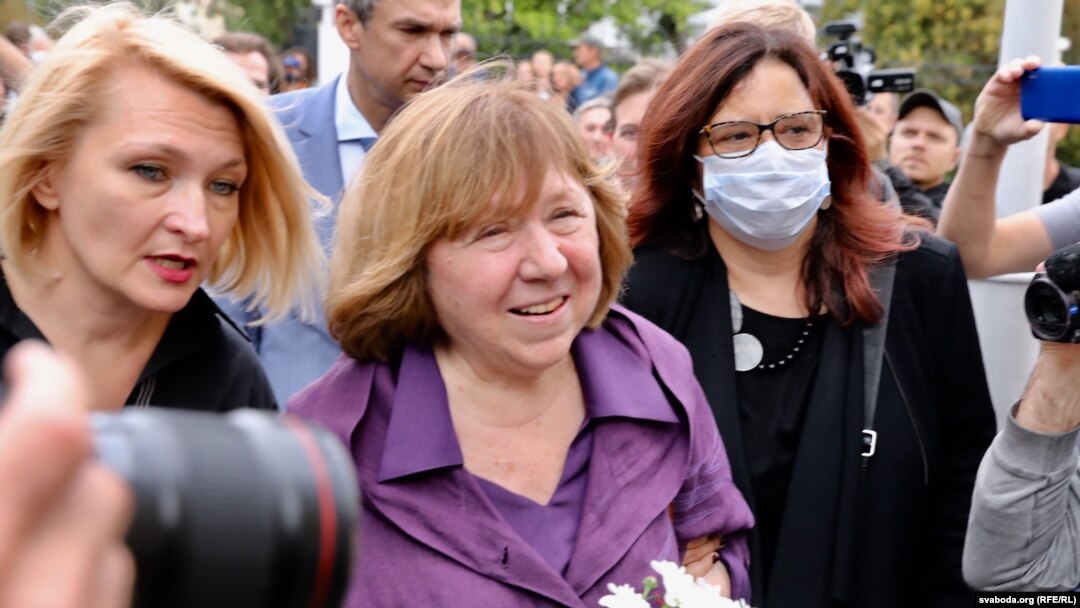 Світлана Алексієвич перед допитом у слідчому комітеті. Мінськ, 26 серпня 2020 року