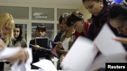 Prebrojavanje glasačkih listića u Čišinau, 5.rujna 2010. 