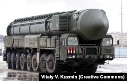 Російська ракета Тополь-М на мобільній пусковій установці. Архівне фото 2012 року