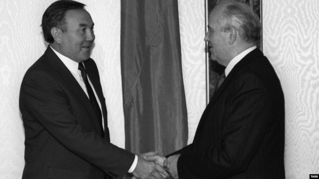 Президент Казахской ССР Нурсултан Назарбаев и президент СССР Михаил Горбачев. Москва, 25 сентября 1990 года.
