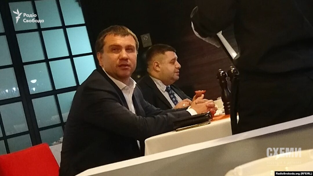 «Схеми» зняли зустріч голови Окружного адмінсуду Києва Павла Вовка із народним депутатом від БПП Олександром Грановським
